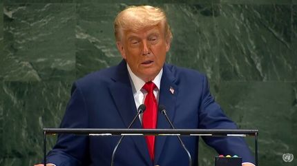 ترامپ: انرژی تجدیدپذیر دروغی بیش نیست / ایران پیشنهاد من را رد کرد / در دوره طلایی آمریکا هستیم