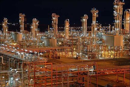 بازگشت یک سوم واحدهای آسیب‌دیده از جنگ به تولید