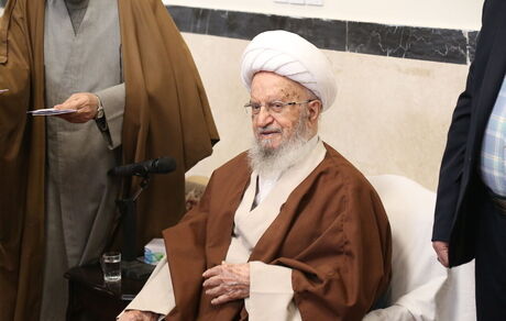 واکنش دفتر آیت الله مکارم شیرازی درباره فتوای برداشتن حجاب در مراکز خارج از کشور