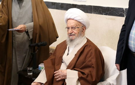 واکنش دفتر آیت الله مکارم شیرازی درباره فتوای برداشتن حجاب در مراکز خارج از کشور