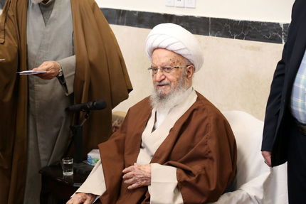 واکنش دفتر آیت الله مکارم شیرازی درباره فتوای برداشتن حجاب در مراکز خارج از کشور