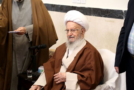 واکنش دفتر آیت الله مکارم شیرازی درباره فتوای برداشتن حجاب در مراکز خارج از کشور