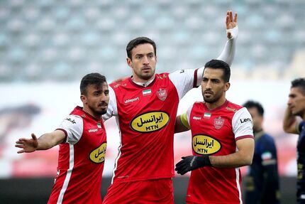 لیگ برتر فوتبال: پرسپولیس ۱۰ نفره نساجی را در هم کوبید و قهرمان نیم فصل شد