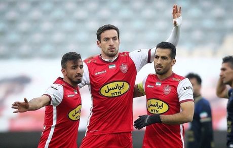 لیگ برتر فوتبال: پرسپولیس ۱۰ نفره نساجی را در هم کوبید و قهرمان نیم فصل شد