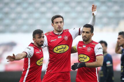 لیگ برتر فوتبال: پرسپولیس ۱۰ نفره نساجی را در هم کوبید و قهرمان نیم فصل شد