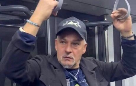 باجو با لباس آرژانتین وارد قطر شد