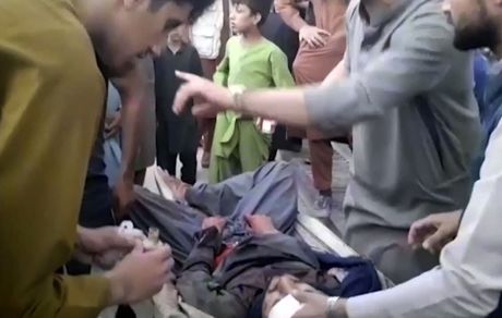 جدیدترین آمار تلفات و زخمی‌های انفجارهای فرودگاه کابل / داعش هویت عامل انفجار را اعلام کرد