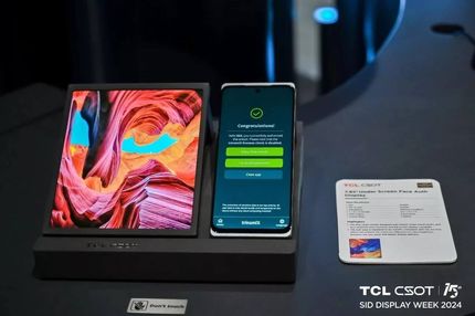 اولین موبایل جهان با قابلیت دو بار تاشو رونمایی شد