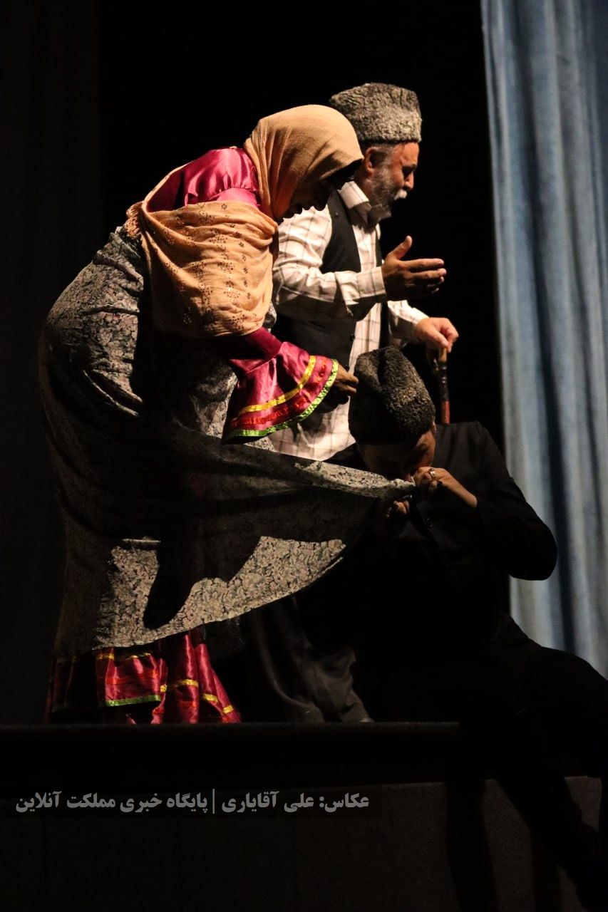 نمایش طنز ترکی «قره پاپاق لوطوسو»