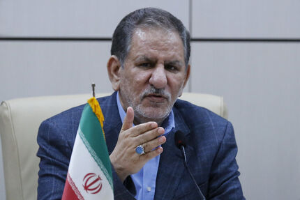 
درخواست جهانگیری از صنعتگران برای کمک به دولت در تامین ارز
