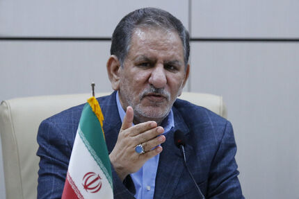 
درخواست جهانگیری از صنعتگران برای کمک به دولت در تامین ارز
