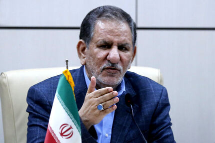 
درخواست جهانگیری از صنعتگران برای کمک به دولت در تامین ارز
