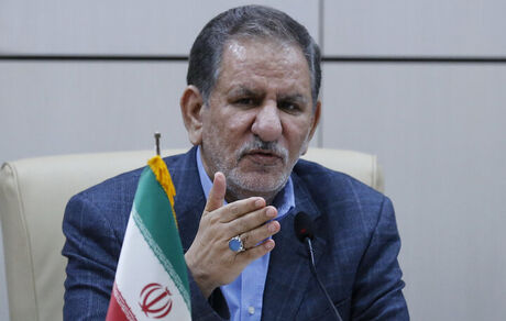 
درخواست جهانگیری از صنعتگران برای کمک به دولت در تامین ارز
