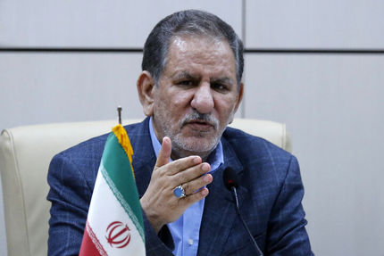 
درخواست جهانگیری از صنعتگران برای کمک به دولت در تامین ارز
