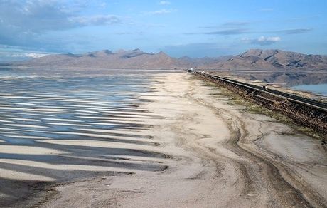 سخنگوی صنعت آب کشور، وضعیت دریاچه ارومیه را بحرانی اعلام کرد