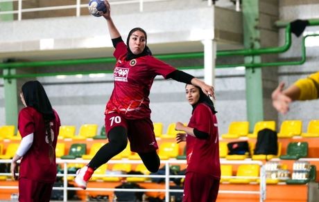 شکست صدرنشین لیگ برتر هندبال بانوان در هفته چهارم