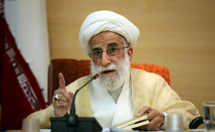مسئولان در حال تلاش شبانه روزی برای حل مشکلات اقتصادی و معیشتی هستند