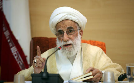 مسئولان در حال تلاش شبانه روزی برای حل مشکلات اقتصادی و معیشتی هستند