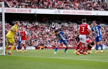 باخت آرسنال در بزنگاه لیگ برتر انگلیس / هدیه شیرین توپچی‌ها به تیم پپ