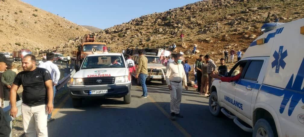 تصاویر حادثه واژگونی اتوبوس خبرنگاران