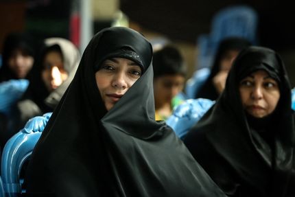 الهام چرخنده: ۳ سال است کربلا زندگی می‌کنم و همسرم روحانی است