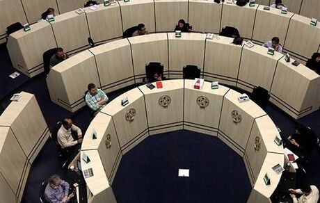 بورس هفته آینده همزمان با مراسم تشییع رهبر شهید تعطیل است