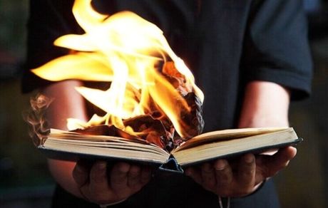 سوزاندن کتاب علمی پزشکی، انحراف در طب سنتی است