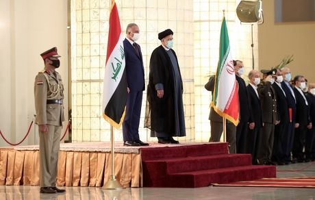 استقبال رئیس جمهور کشورمان از نخست وزیر عراق در ساختمان اجلاس سران