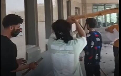 تجمع اعتراضی پاکستانی‌ها به ساختمان کنسولگری آمریکا