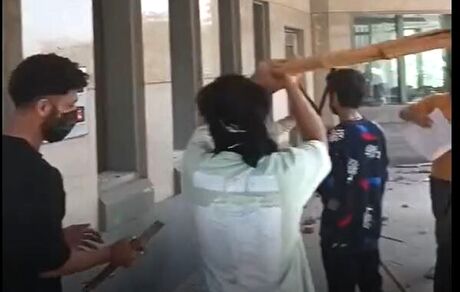 تجمع اعتراضی پاکستانی‌ها به ساختمان کنسولگری آمریکا