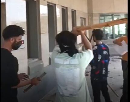 تجمع اعتراضی پاکستانی‌ها به ساختمان کنسولگری آمریکا