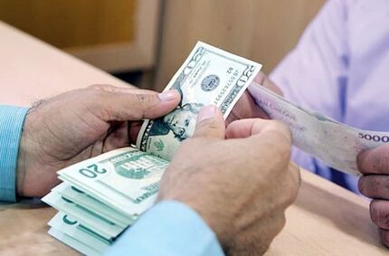 ادامه کاهش قیمت دلار در بازار