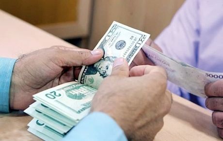 ادامه کاهش قیمت دلار در بازار