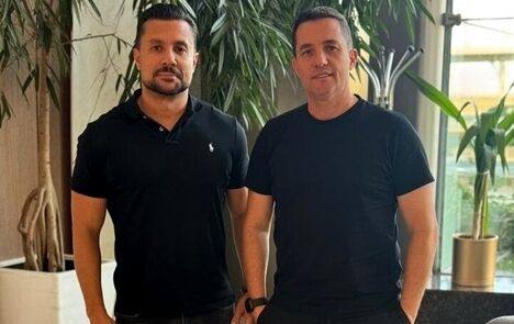 سرمربی برزیلی پرسپولیس به ایران رسید