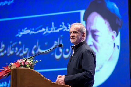رئیس جمهور: با کسانی که دغدغه این آب و خاک را دارند می‌توان به جایی رسید