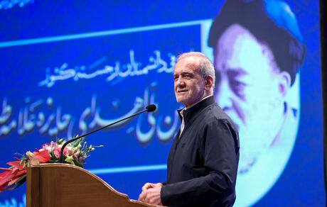 رئیس جمهور: با کسانی که دغدغه این آب و خاک را دارند می‌توان به جایی رسید