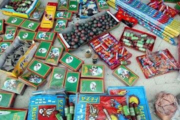 کشف و ضبط نزدیک به ۵۵ هزار عدد مواد محترقه در دزفول