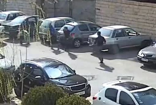 حادثه وحشتناک از لحظه رعب آور و وحشتناک حمله سه سارق و زورگیر با قمه و چاقو به یک جوان +ویدئو