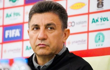 قلعه‌نویی: برخی از دوستان از فوتبال روز دنیا اطلاعی ندارند / جوان گرایی باید در باشگاه‌ها انجام شود