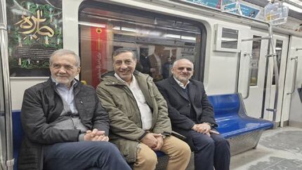 بازگشت رئیس جمهور از راهپیمایی ۲۲ بهمن با مترو