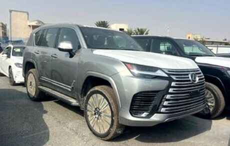 لکسوس ۱۱۰ میلیارد تومانی وارد کشور شد