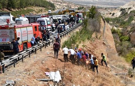 ۱۶ جان باخته در تصادف مرگبار اتوبوس مسافربری در ترکیه