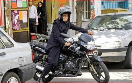 صدور گواهینامه موتورسیکلت برای زنان هموار شد