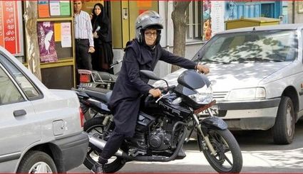 صدور گواهینامه موتورسیکلت برای زنان هموار شد