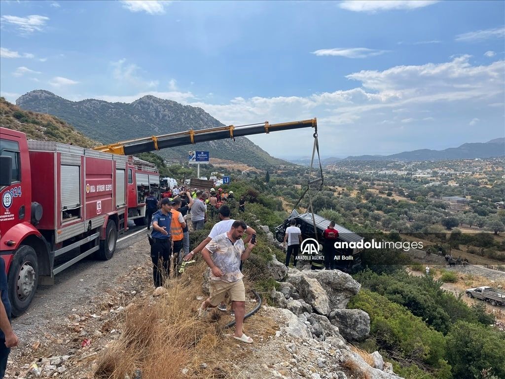 تصادف شدید ابراهیم تاتلیس خواننده مشهور ترکیه