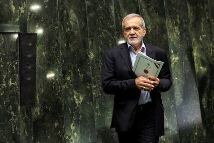 حضور مسعود پزشکیان در مجلس برای تقدیم لایحه بودجه ۱۴۰۵ 