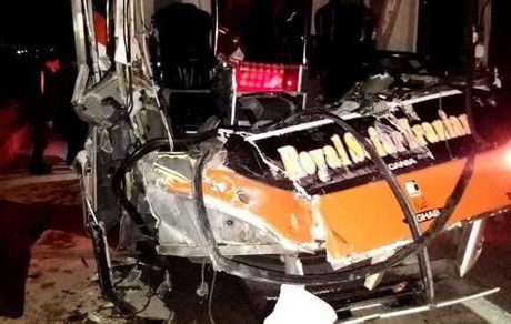 واژگونی اتوبوس کارگران صباباتری در سمنان/ ۱۶ کشته و زخمی