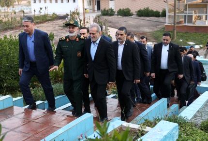 حضور رئیس جمهور در یادمان شهدای گمنام و ستاد قرارگاه مرکزی کربلا