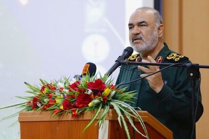 
فرمانده کل سپاه: باید به سمت تولید شناورهای بدون سرنشین حرکت کنیم
