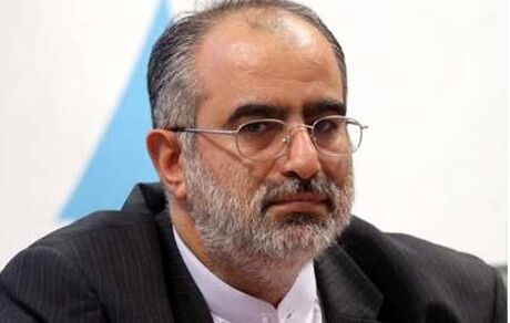 کنایه توئیتری حسام‌الدین آشنا به رجزخوانی ترامپ برای حمله به ۵۲ سایت ایرانی 